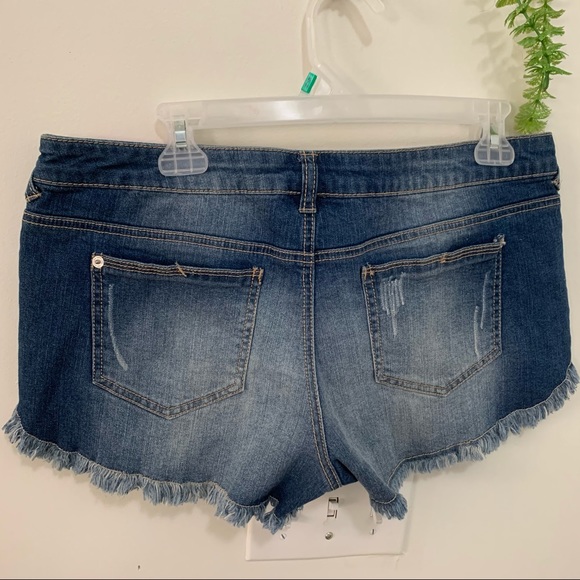 Missimo Yarn Embroidered Frayed low Waist Shorts - Picture 4 of 14